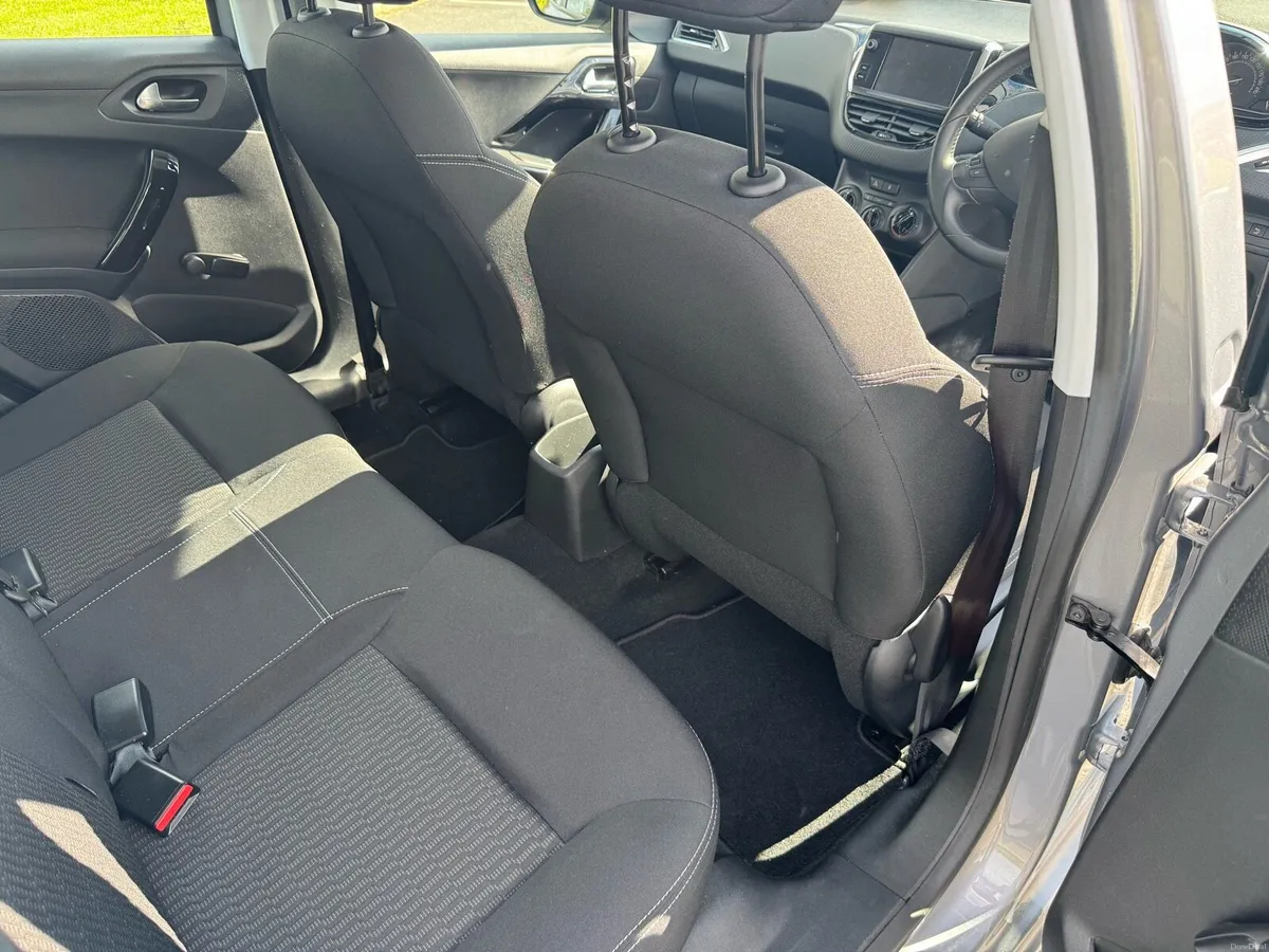 Peugeot 208 - Image 5