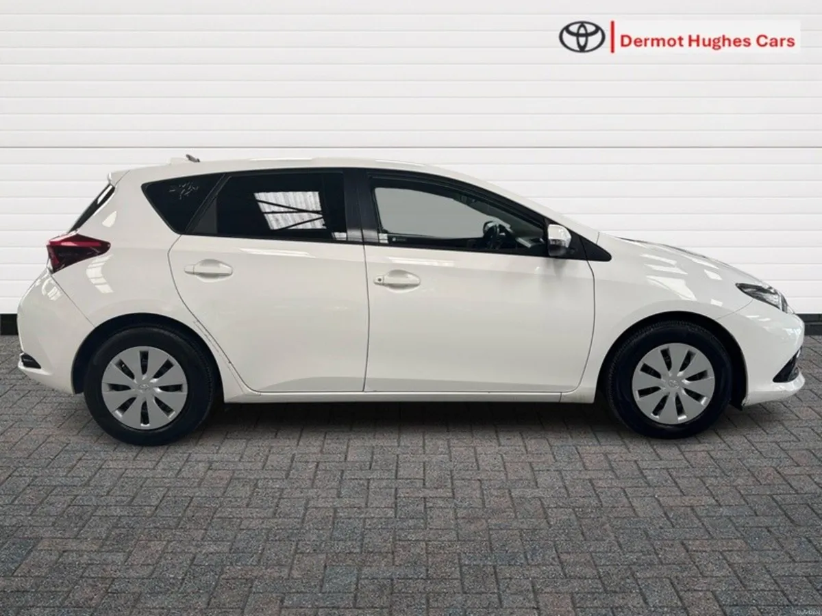 Toyota Auris 1.4 D-4D TERRA 4DR - Image 3