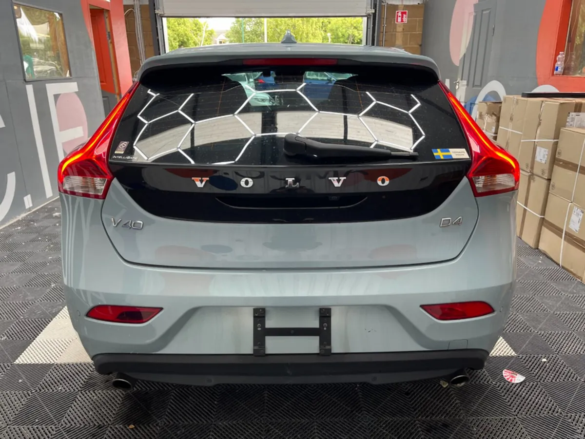 Volvo V40 2019 VOLVO V40 D4 MOMENTUM 2.0 AUTOMATIC - Image 3