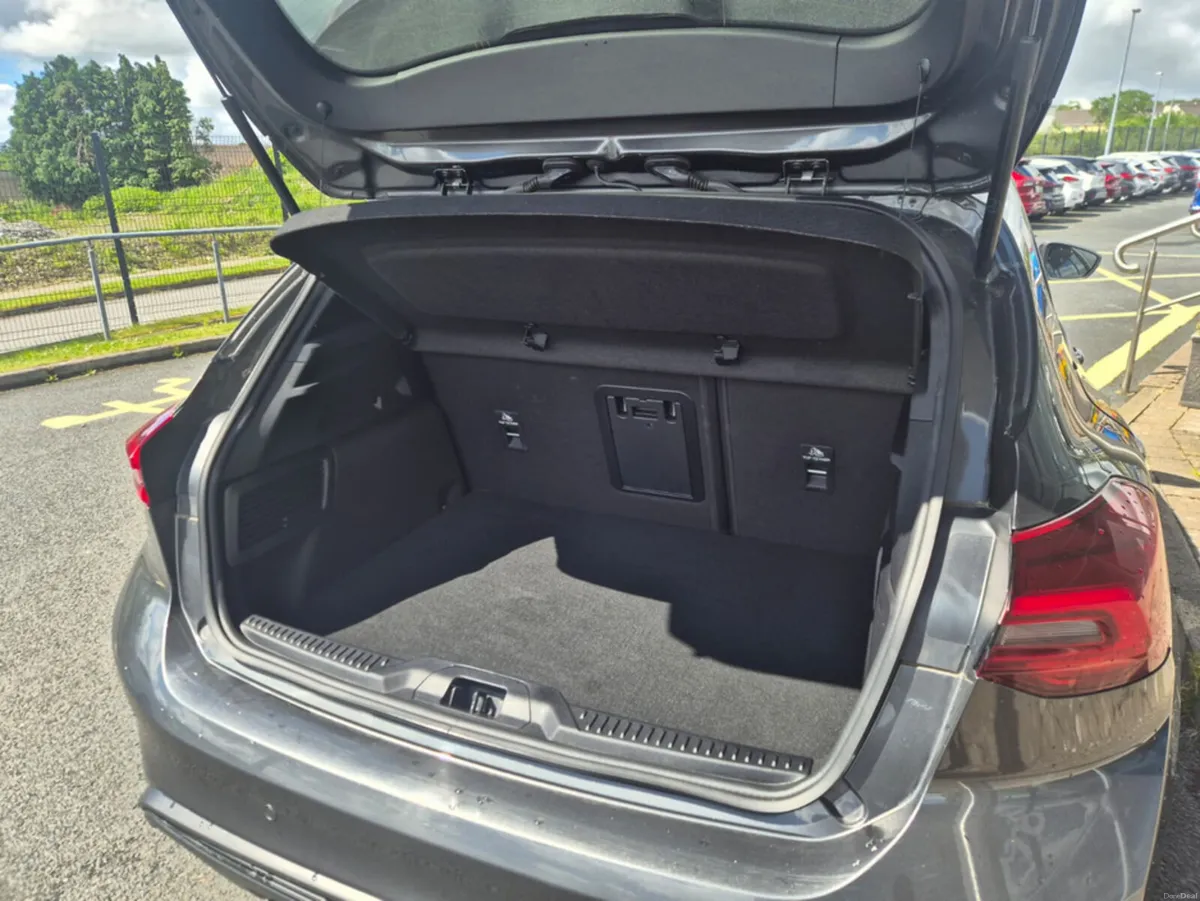 Ford Focus ST-LINE X 5DR 1.0T 125PS - Image 4