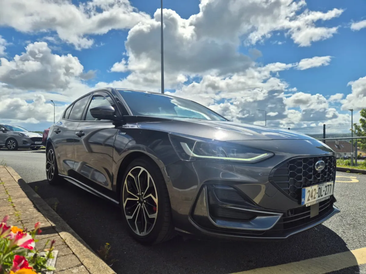 Ford Focus ST-LINE X 5DR 1.0T 125PS - Image 6