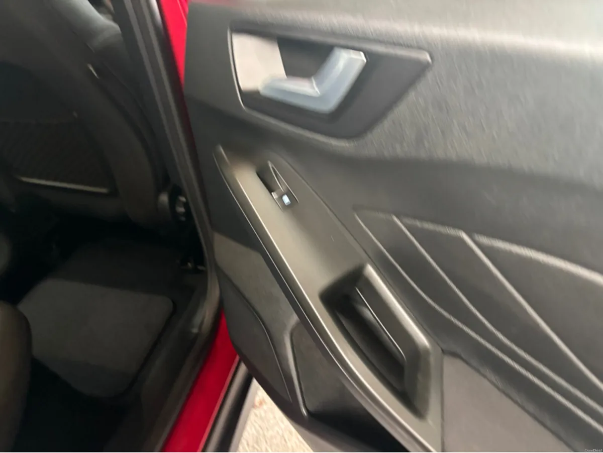 Ford Focus TITANIUM 1.0T 125 M6 4DR - Image 2