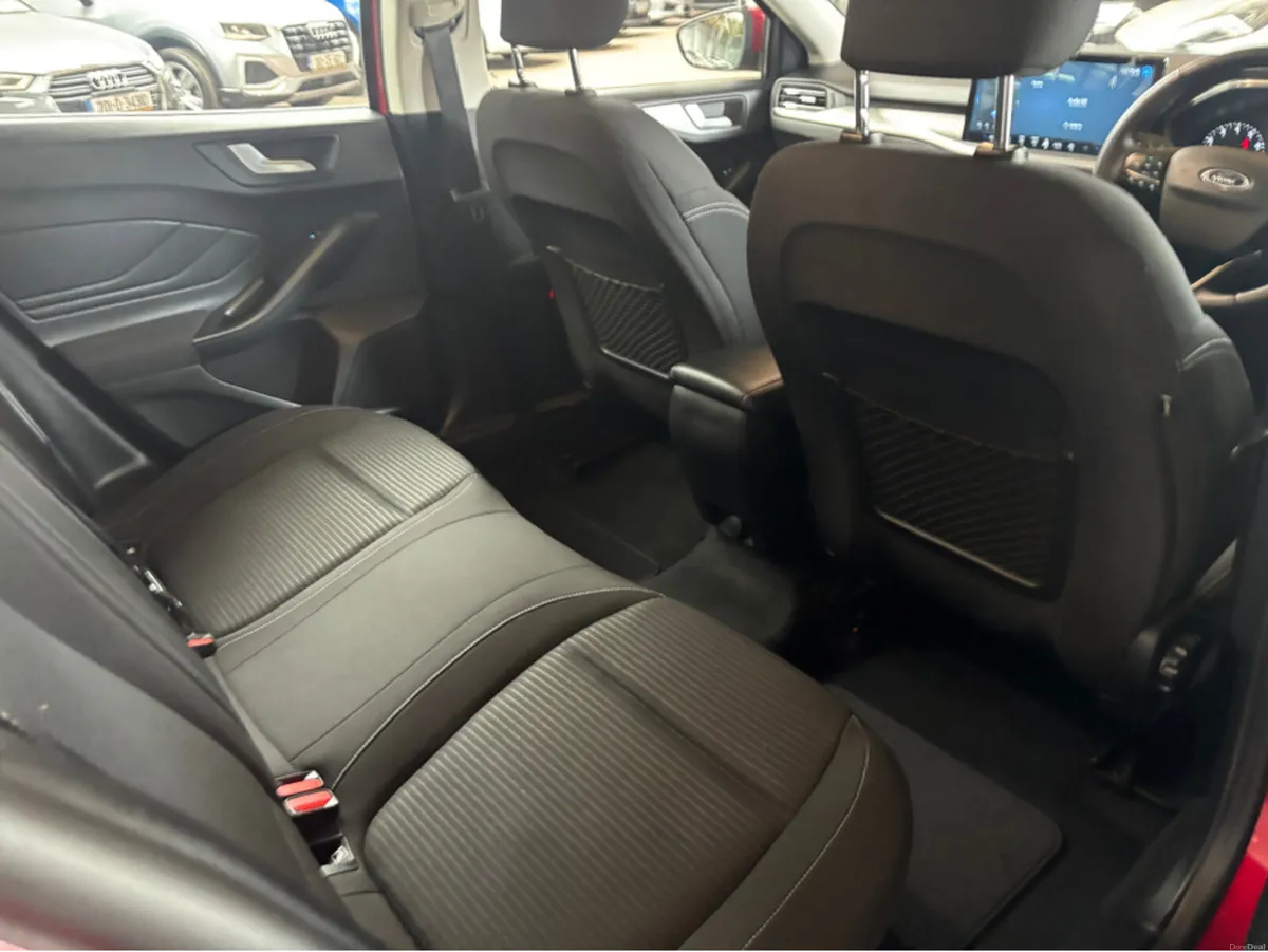 Ford Focus TITANIUM 1.0T 125 M6 4DR - Image 3