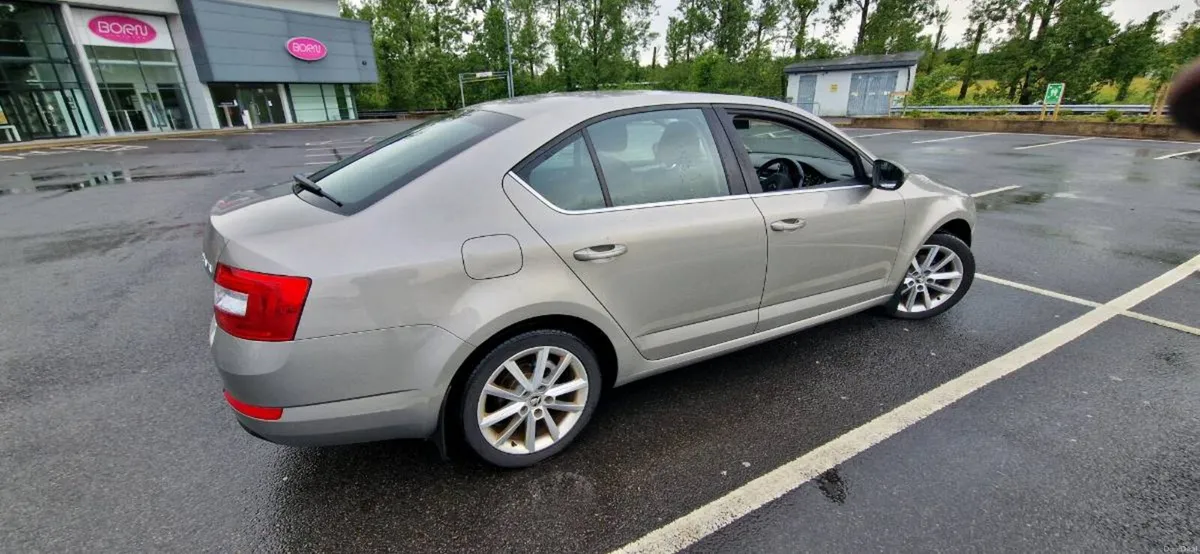 2016 Skoda Octavia 1.6 diesel F.S.H. - Image 1