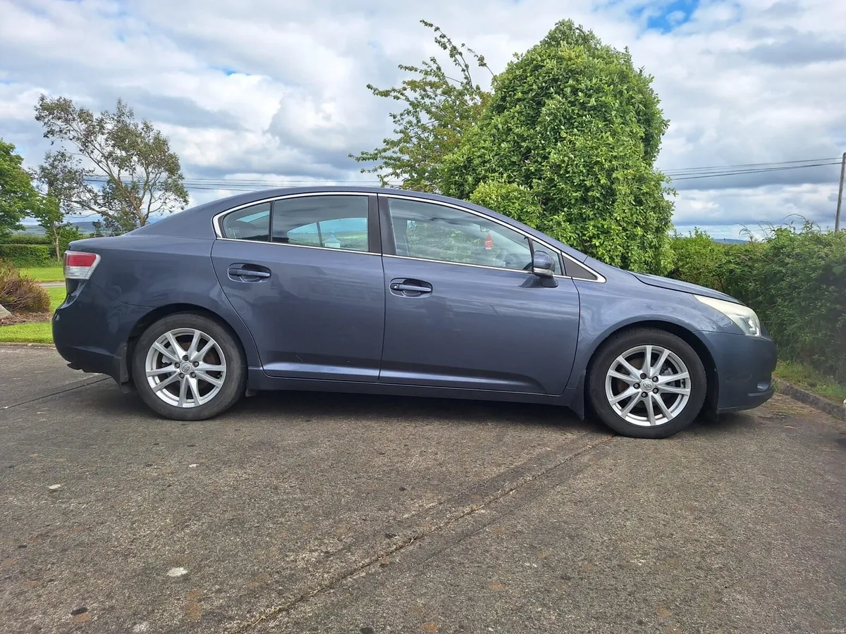2010 Toyota Avensis - Image 2