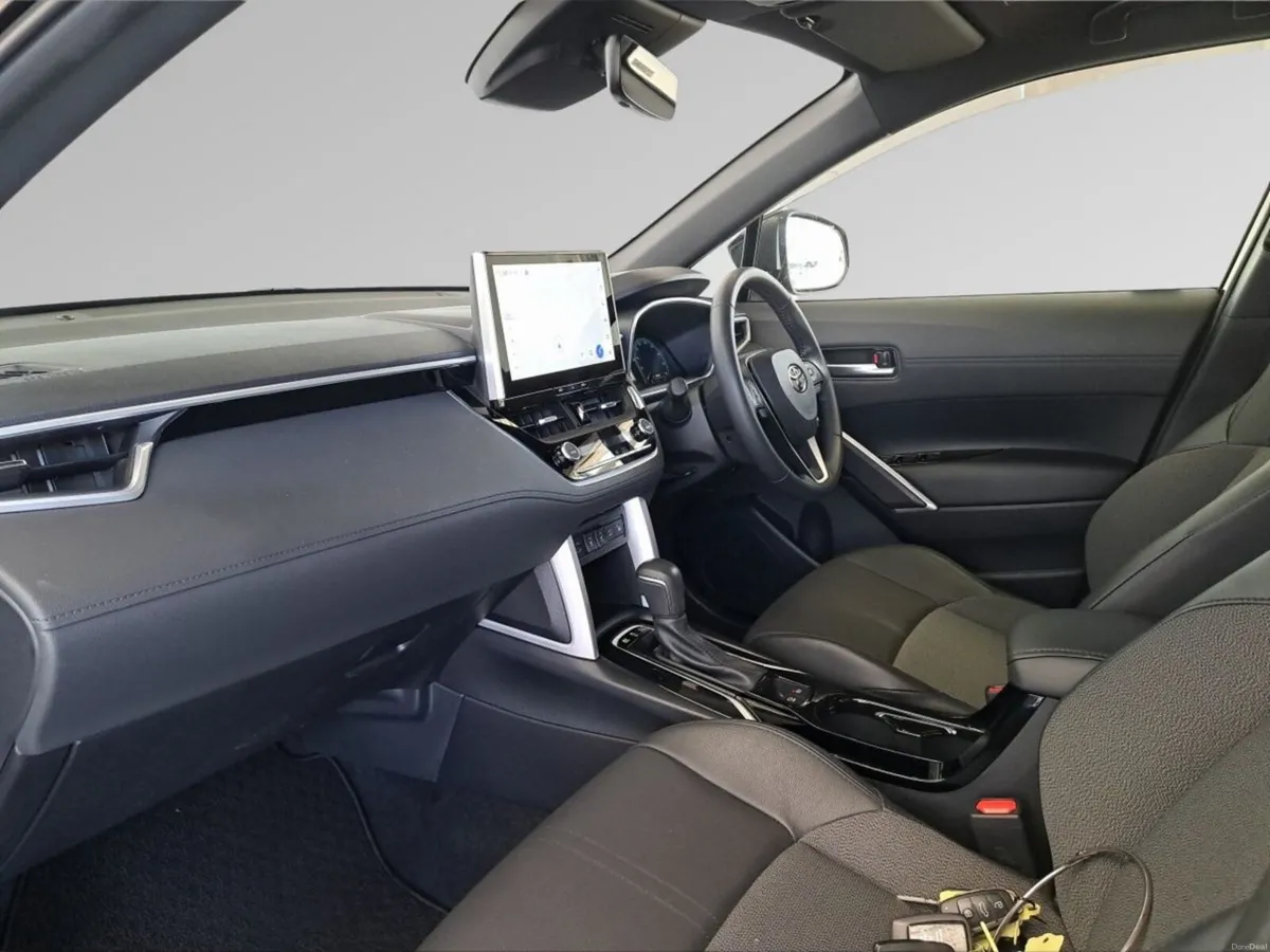 Toyota Corolla Cross AXIO HYBRID AUTO - Image 4