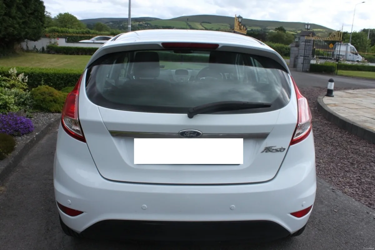Ford Fiesta 1.25 ZETEC Petrol, 2013 - Image 2