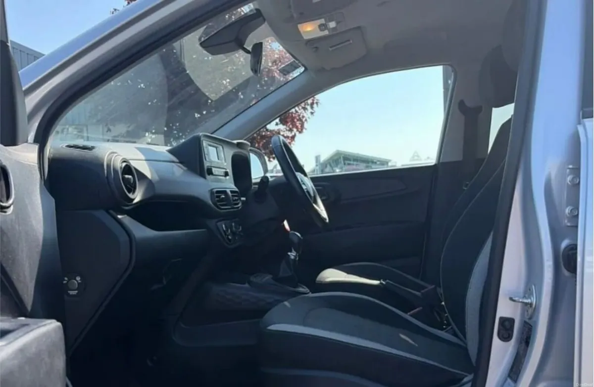 Hyundai i10 Deluxe 2022 - Image 5