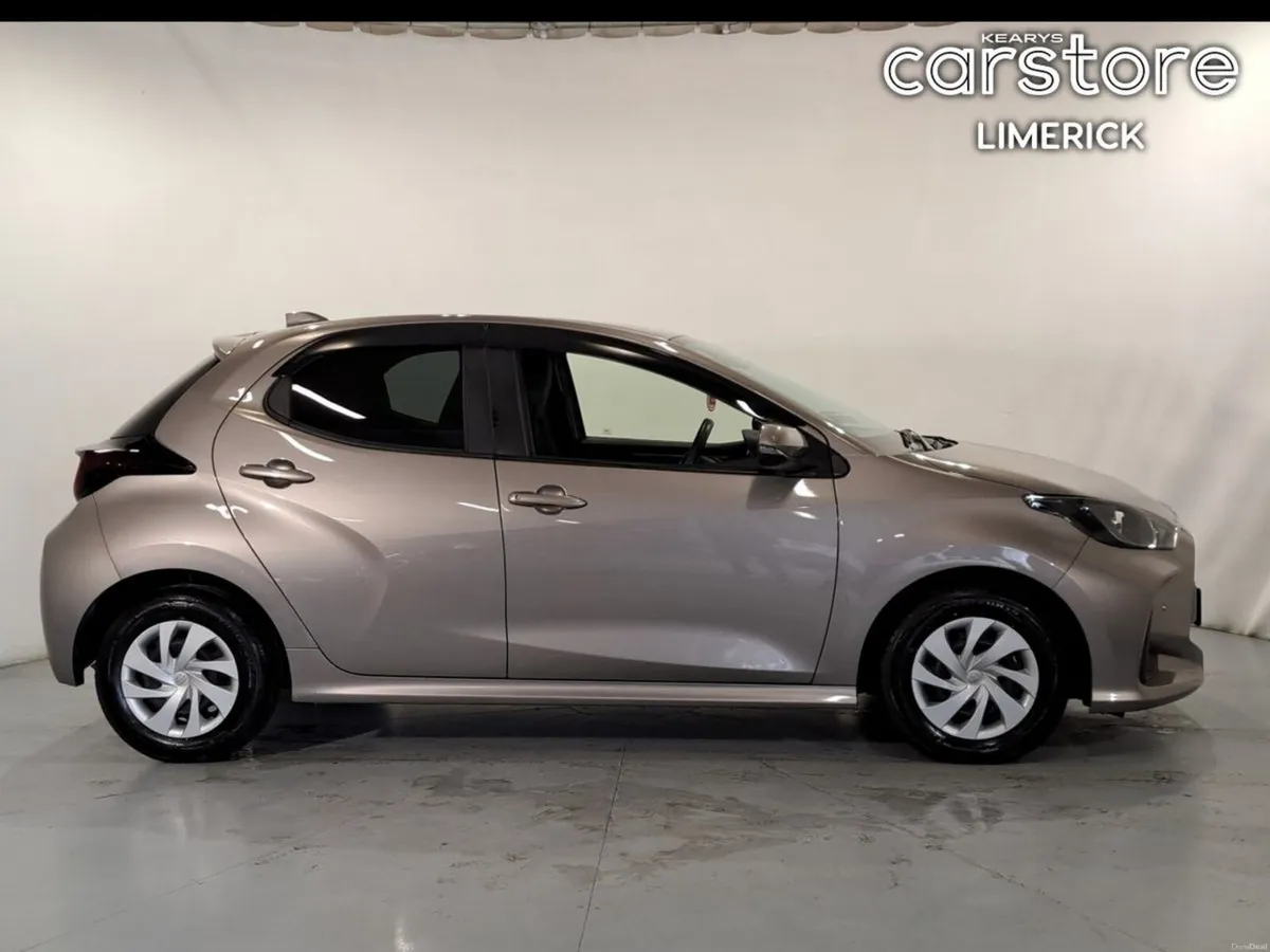 Toyota Yaris 1.5 petrol hybrid - Image 2