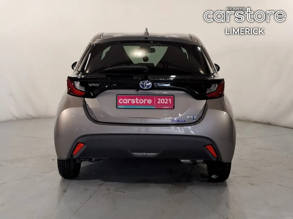 Toyota Yaris 1.5 petrol hybrid - Image 4