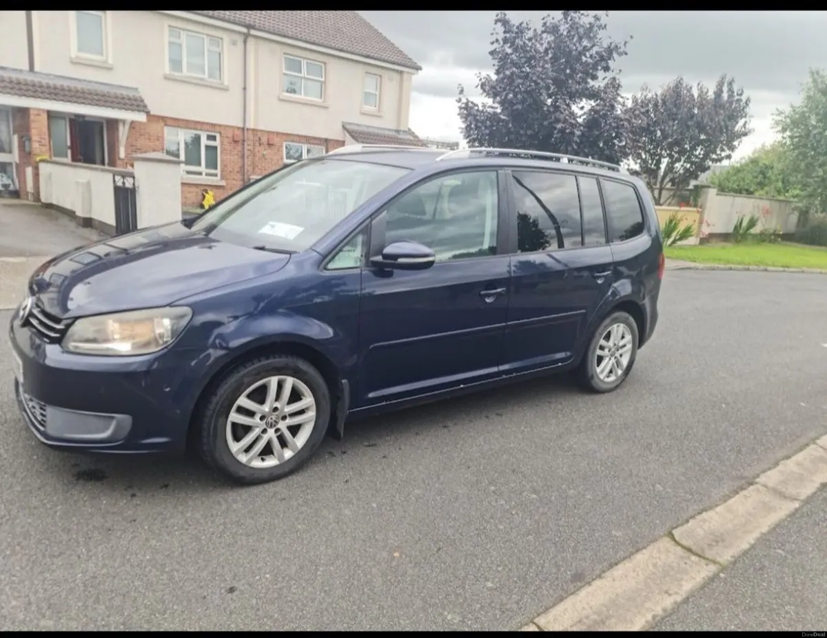 Volkswagen Touran 2010 - Image 1