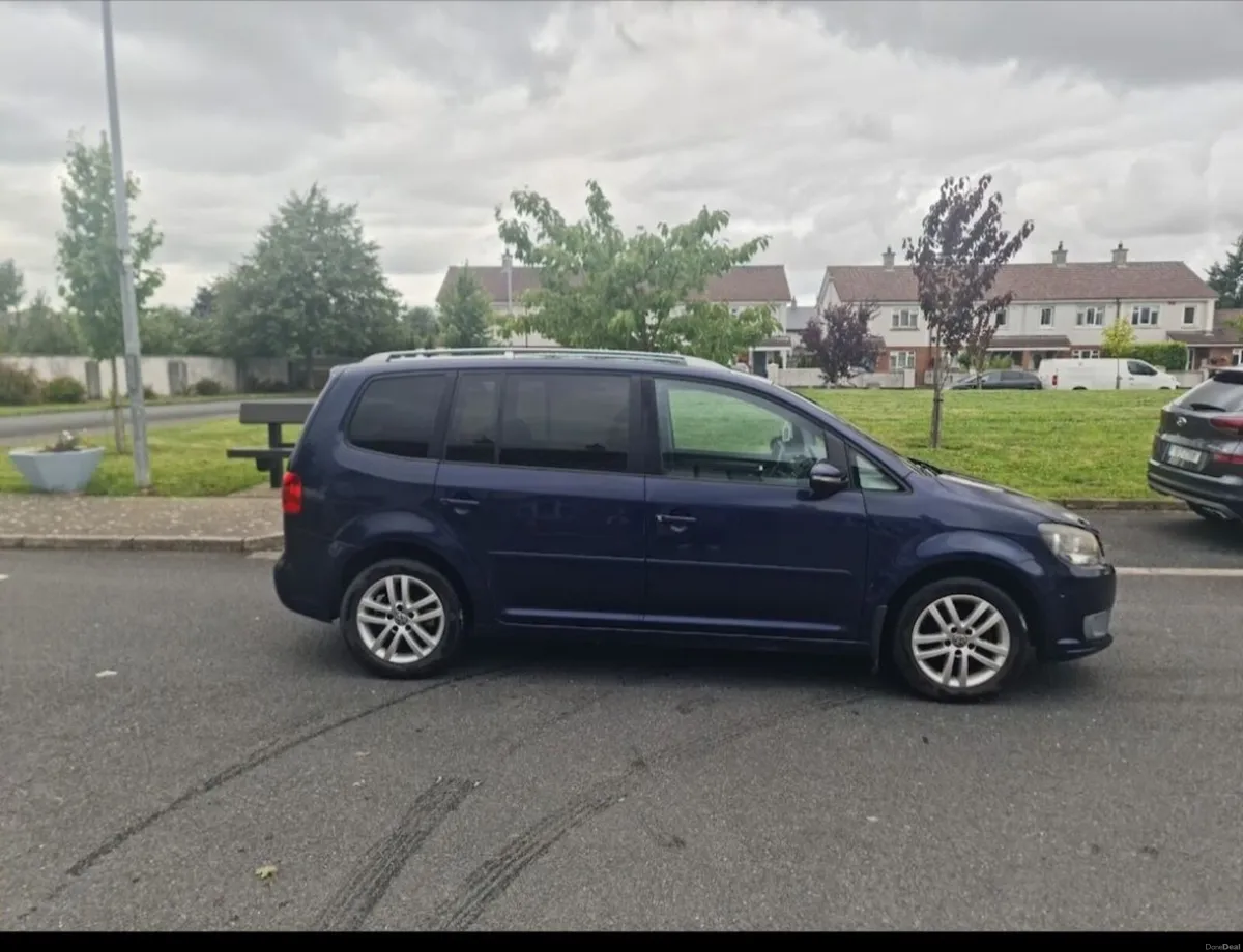 Volkswagen Touran 2010 - Image 2