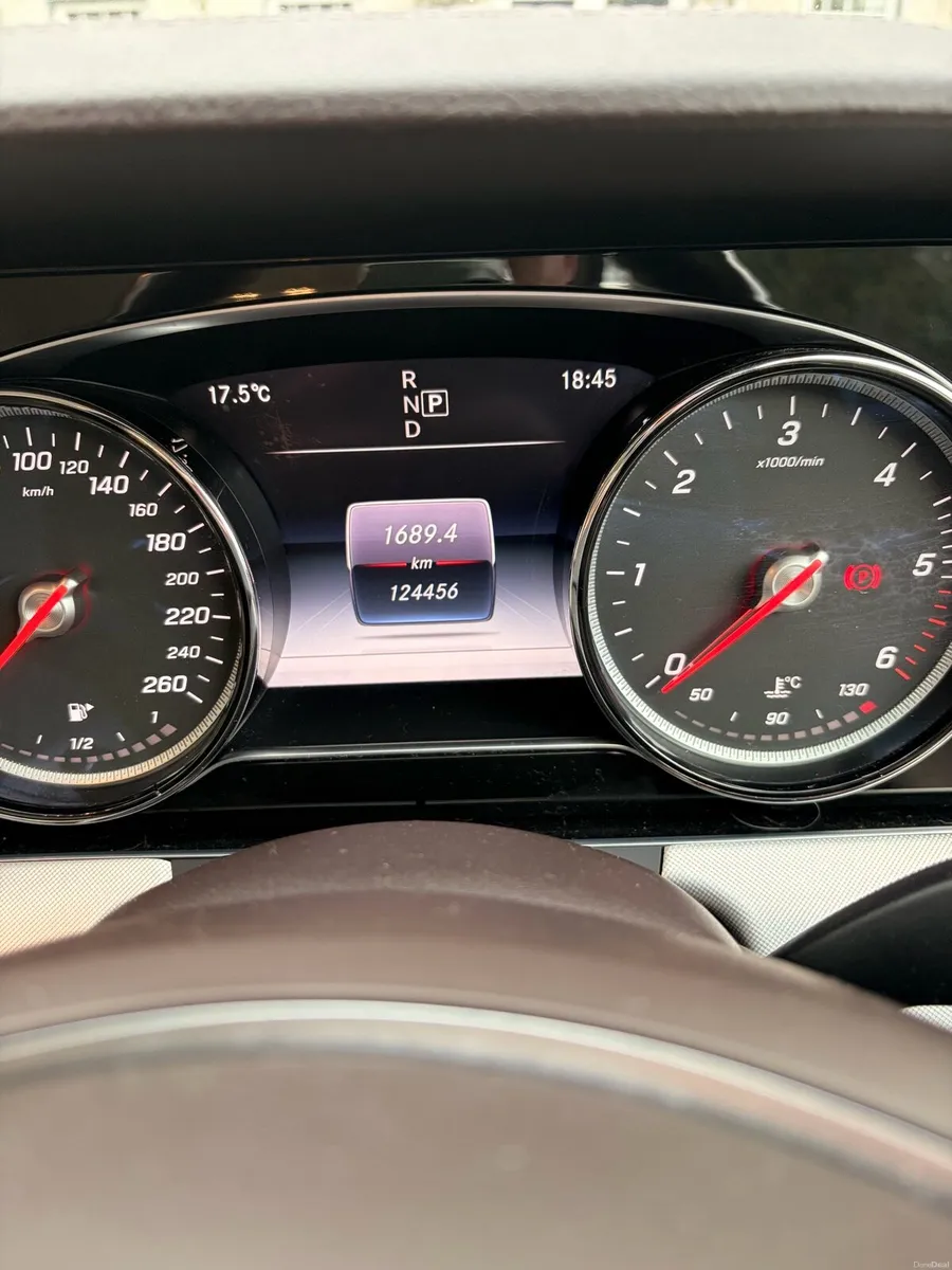 Mercedes-Benz E-Class - Image 4