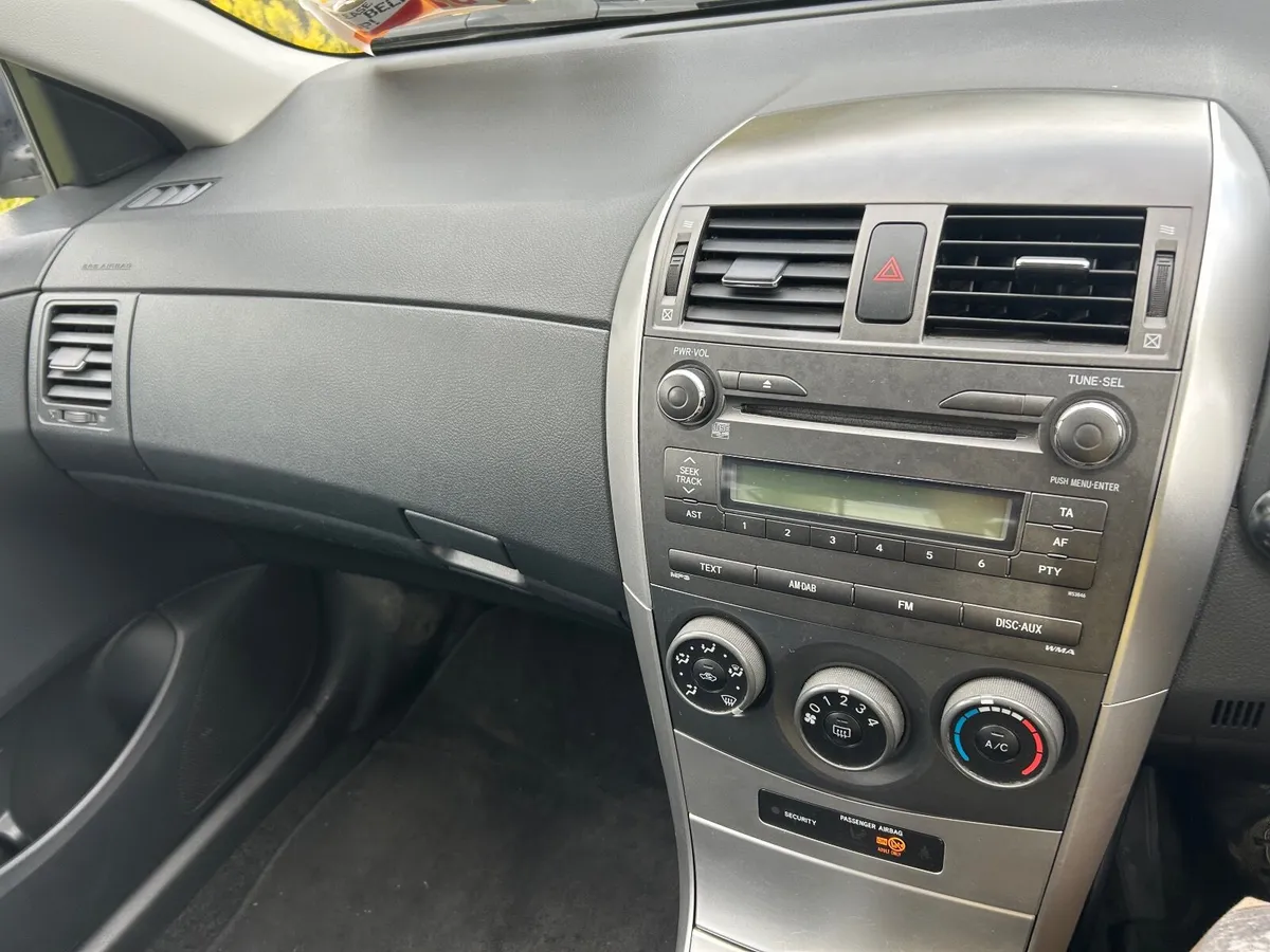 Toyota Corolla 2013 - Image 2