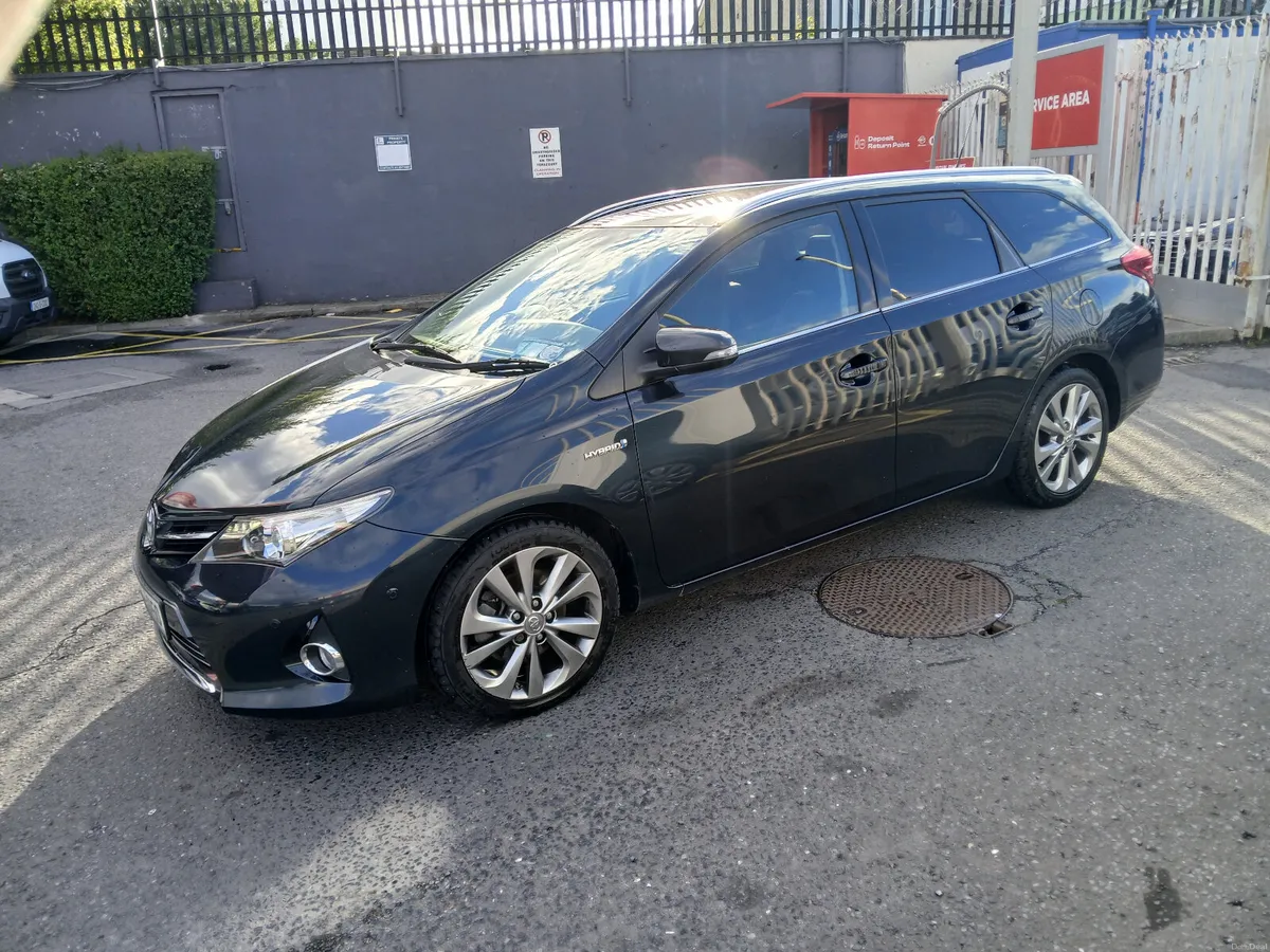 Toyota Auris 2016 Hybrid New NCT - Image 2