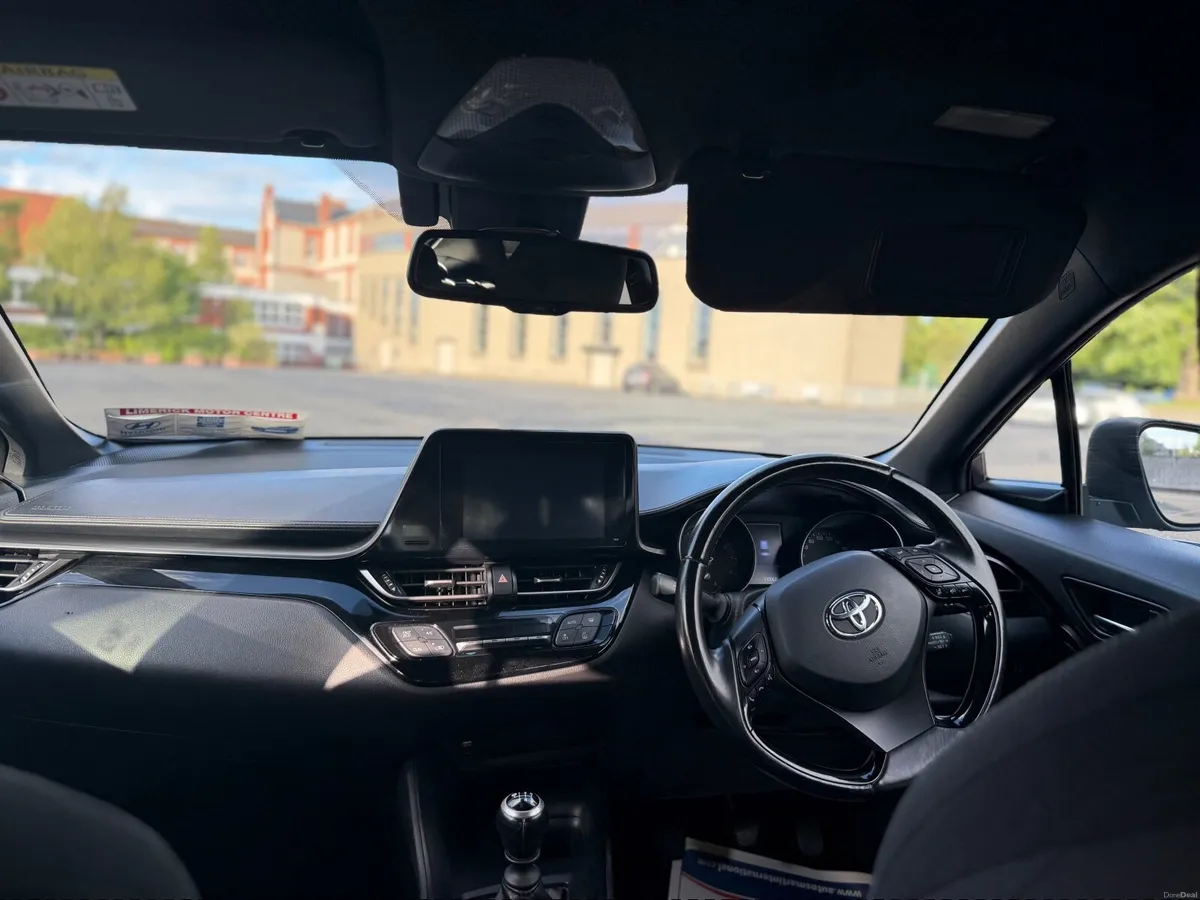 Toyota C-HR 2017 - Image 3