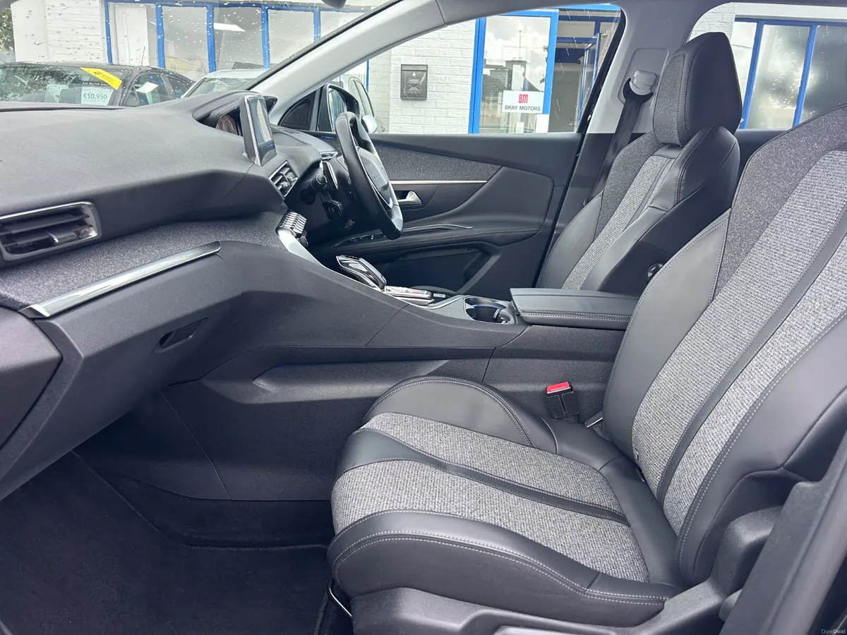 2018 PEUGEOT 3008 1.2 PETROL ALLURE AUTO LOW KMS - Image 4