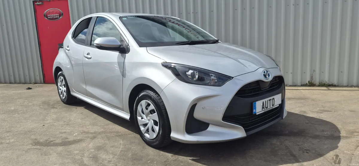 Toyota Yaris automatic hybrid/petrol new model - Image 3