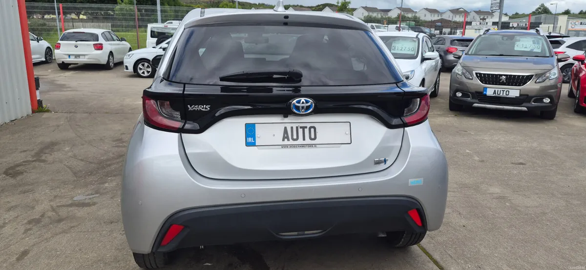 Toyota Yaris automatic hybrid/petrol new model - Image 6