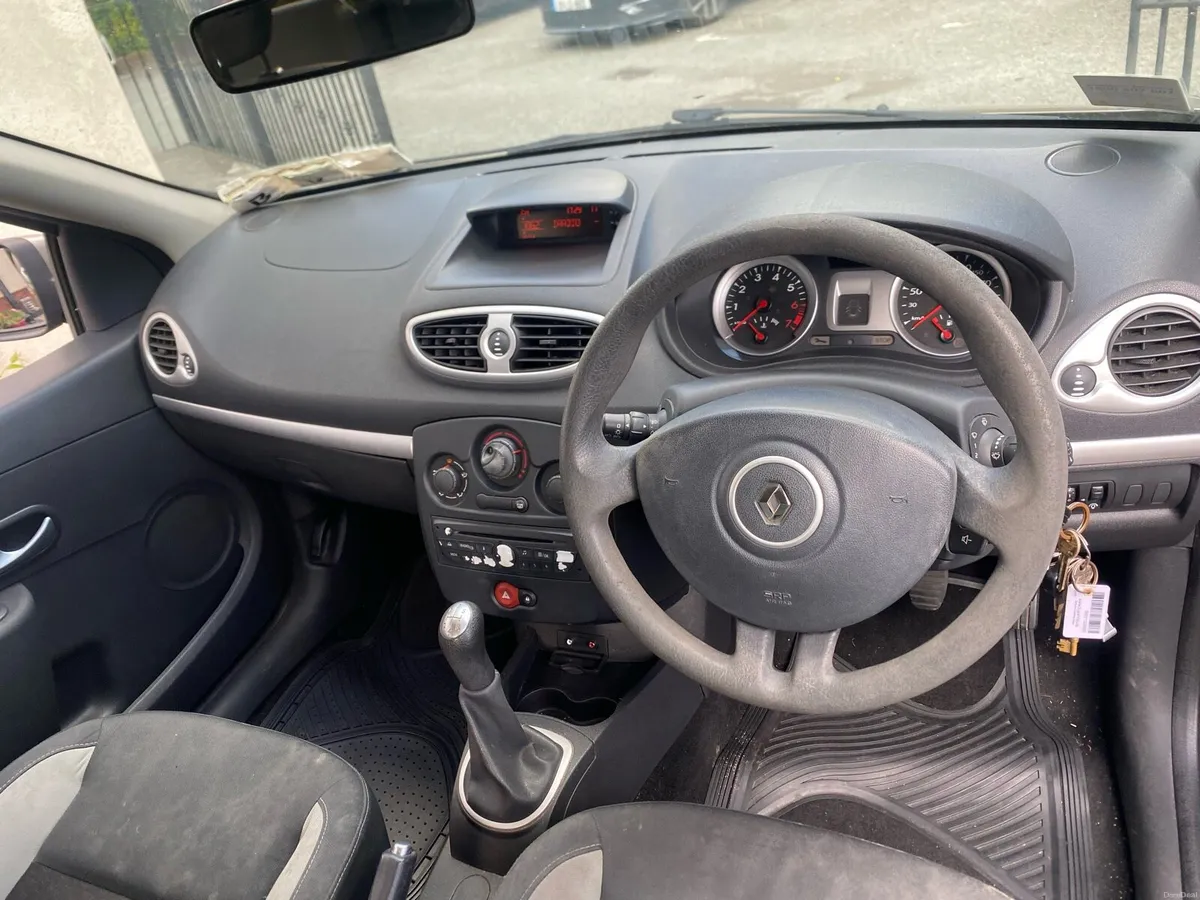 RENAULT CLIO 2011 NEWLY TESTED TILL 11/2027 - Image 5