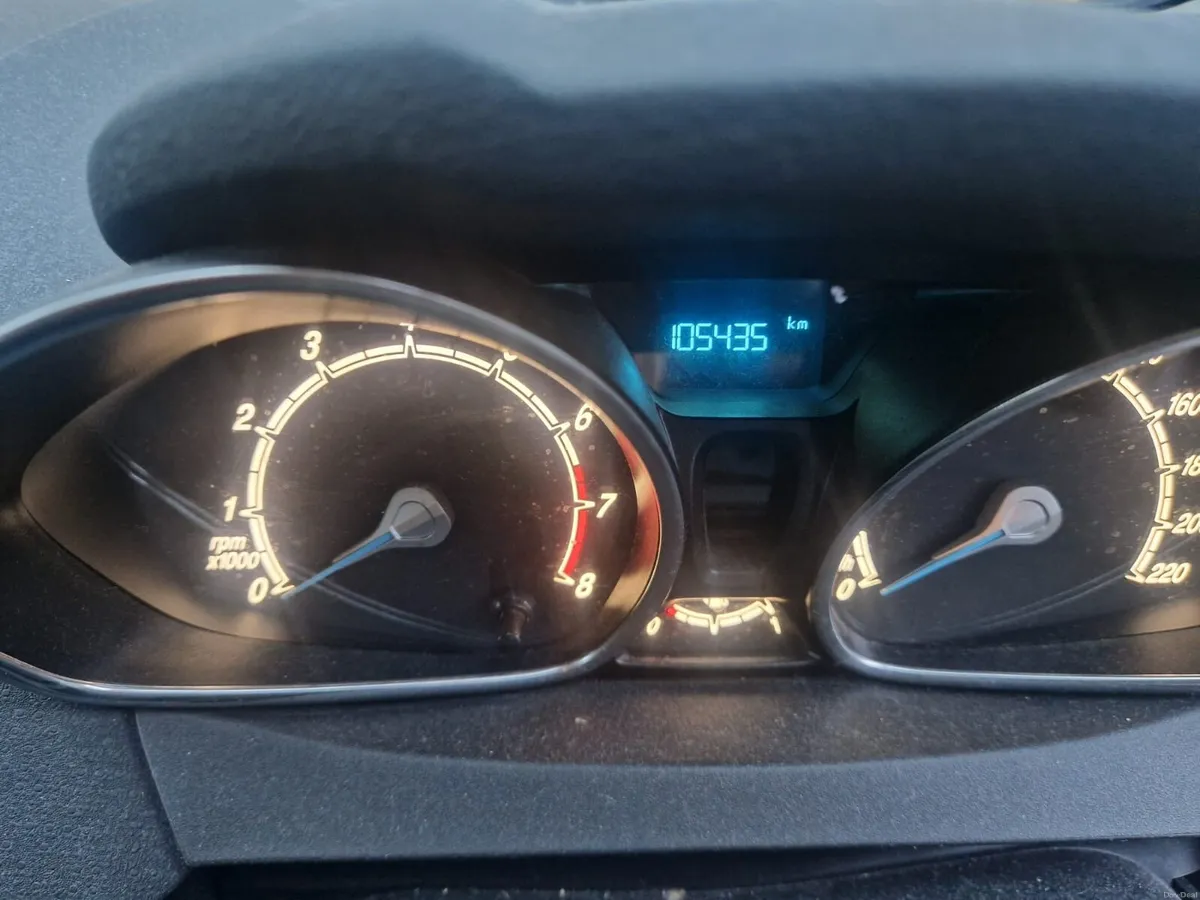 Ford Fiesta 2015 - Image 2