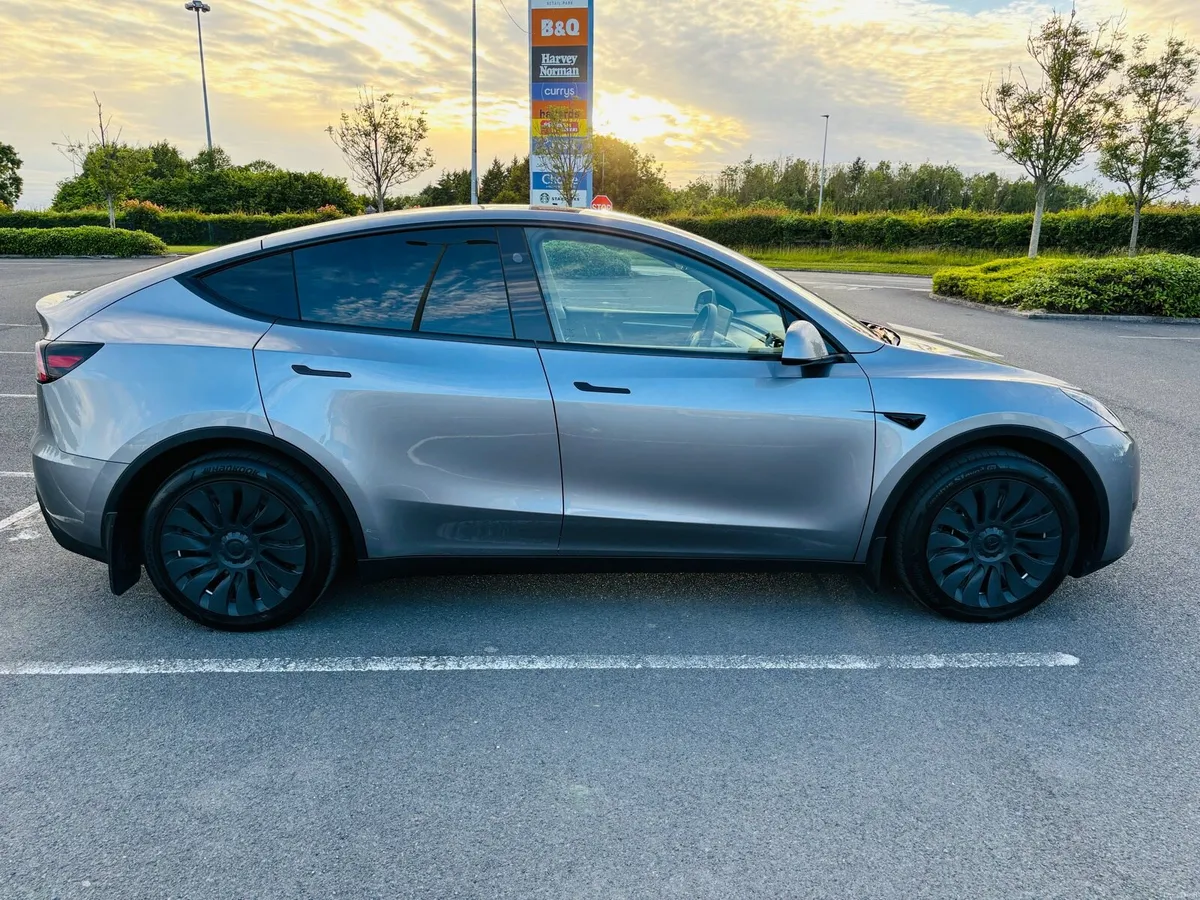 242 Tesla Model Y RWD Quicksilver - Image 4