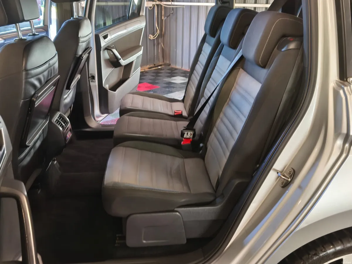 2017 Volkswagen Touran 2.0 DSG 7 Seat R-Line - Image 3