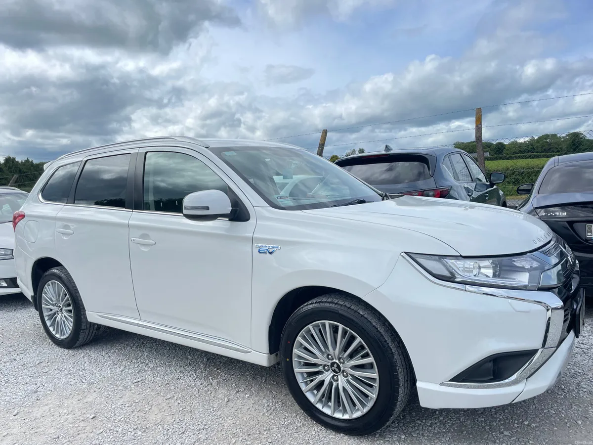 Mitsubishi Outlander - Image 1