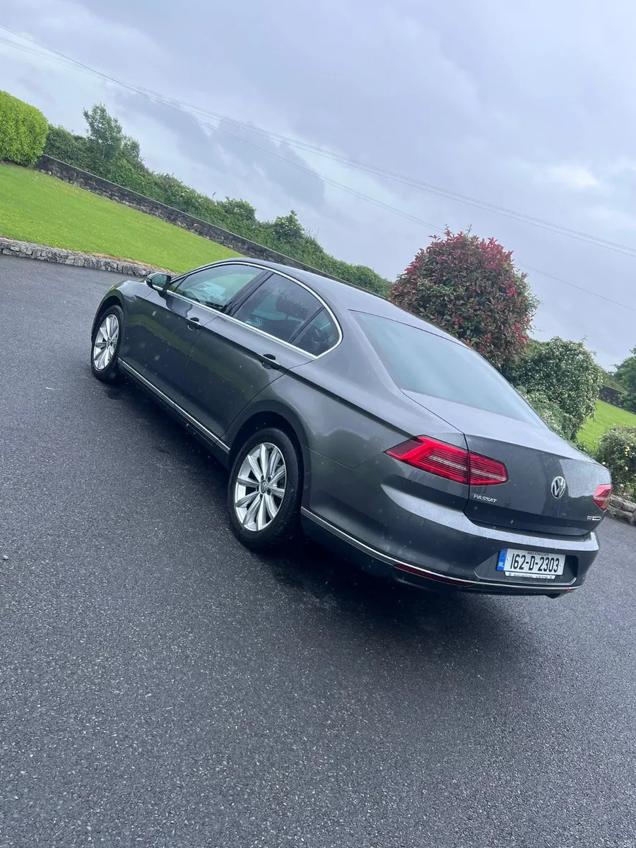 Volkswagen Passat 2016 - Image 2