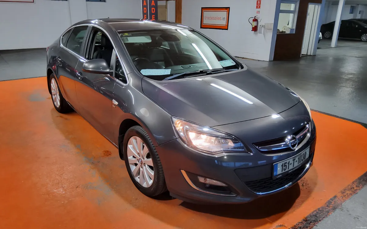 Opel Astra 2015 - Image 1