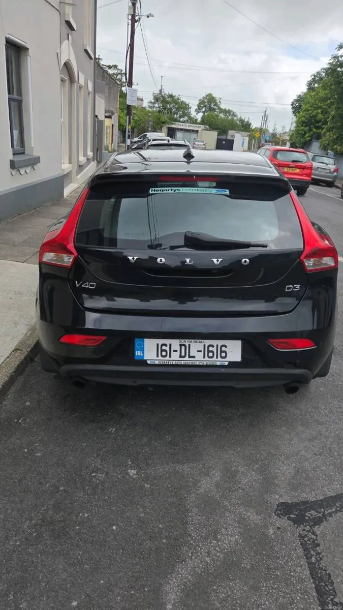 Volvo V40 - Image 2