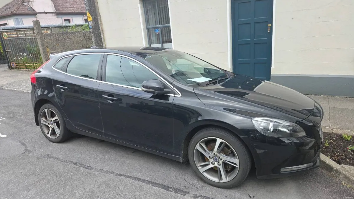 Volvo V40 - Image 4