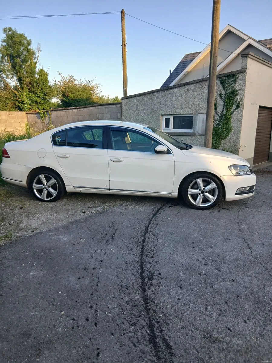 Volkswagen Passat 2011 - Image 4