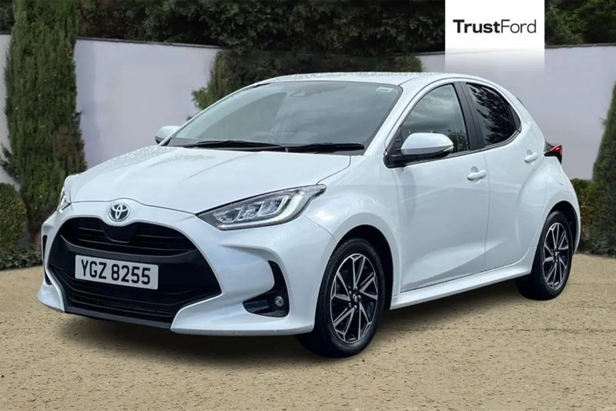 Toyota Yaris 1.5 Hybrid Design 5dr CVT - REVERSING - Image 5