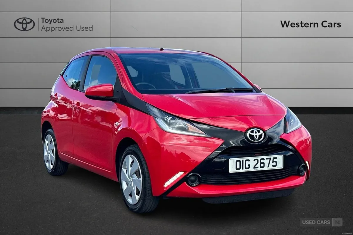 Toyota Aygo 1.0 VVT-i x-play Euro 5 5dr Euro 5 - Image 1