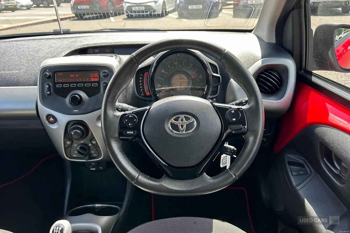 Toyota Aygo 1.0 VVT-i x-play Euro 5 5dr Euro 5 - Image 6