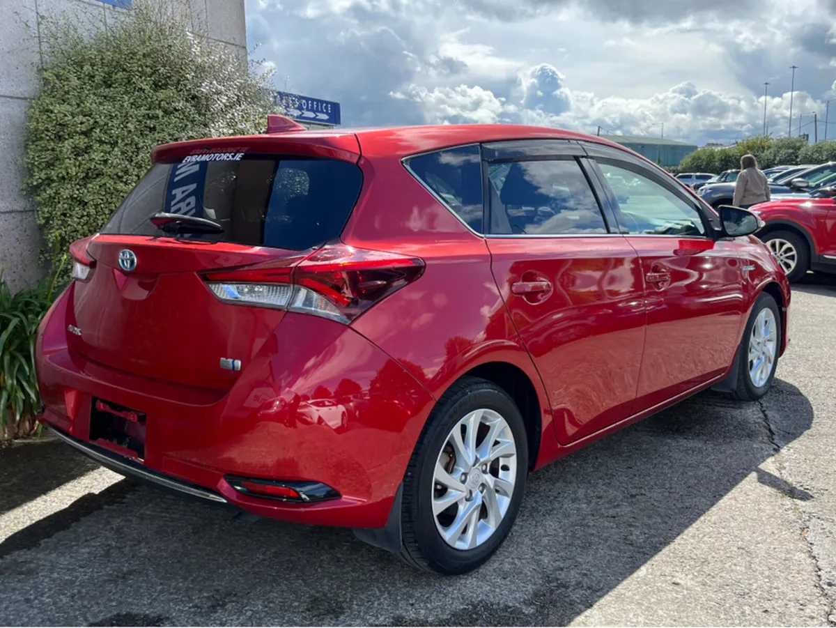 Toyota Auris AUTOMATIC HYBRID 1.8 PETROL //LOW MIL - Image 4