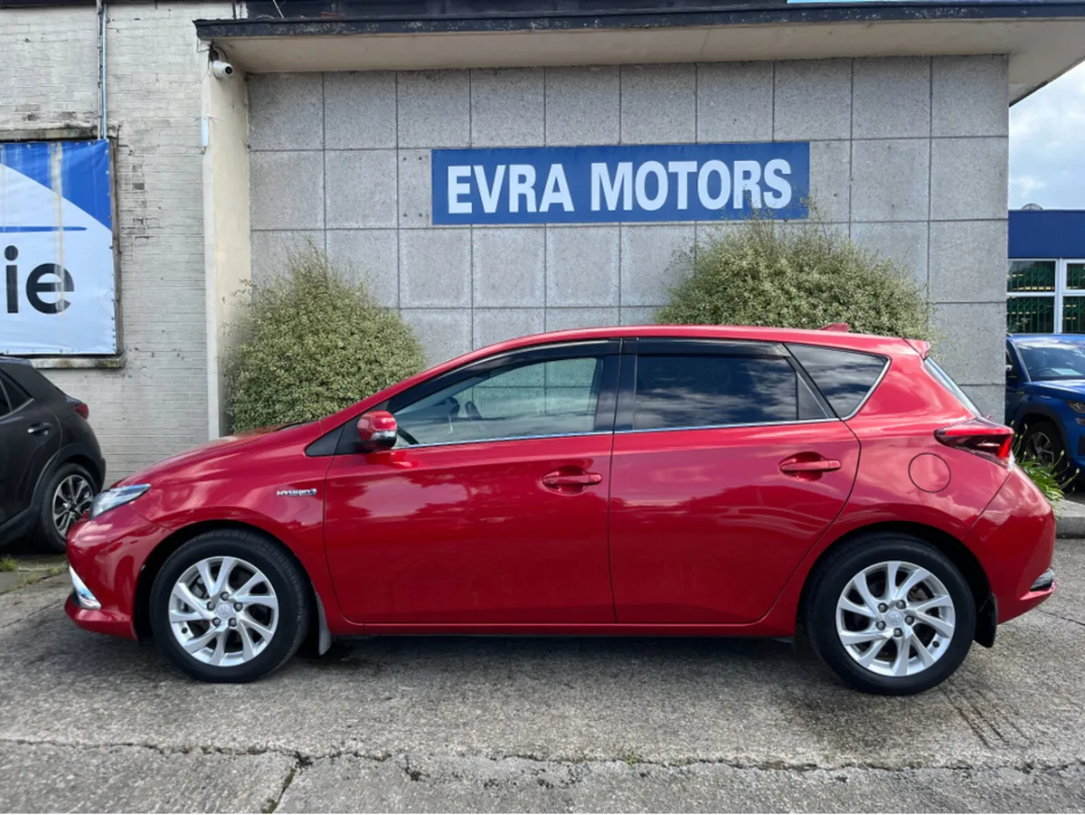 Toyota Auris AUTOMATIC HYBRID 1.8 PETROL //LOW MIL - Image 6