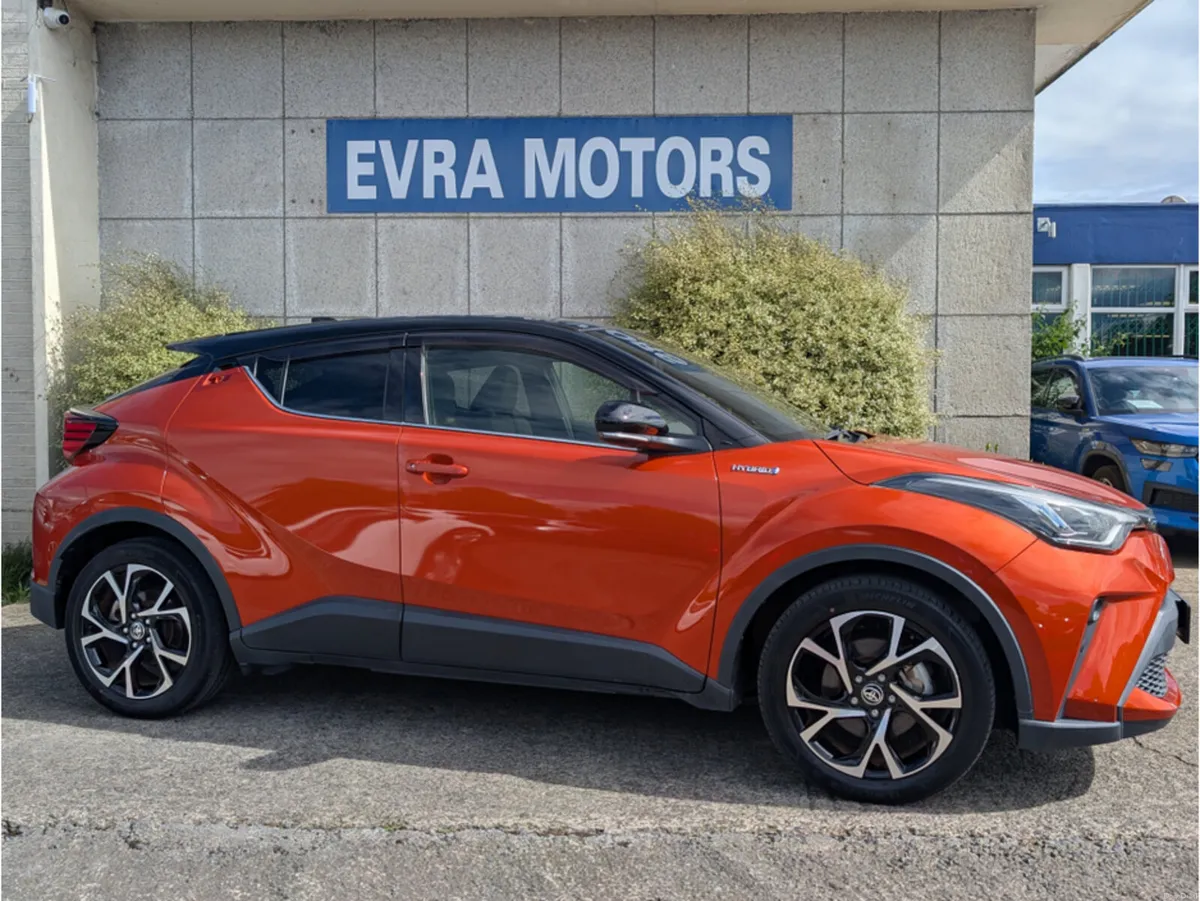 Toyota C-HR SOL HYBRID AUTOMATIC 1.8 PETROL //HALF - Image 3