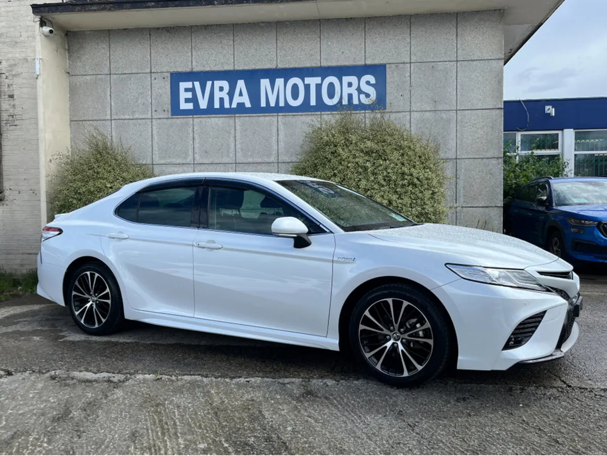 Toyota Camry WS HYBRID AUTOMATIC 2.5 PETROL //LOW - Image 3