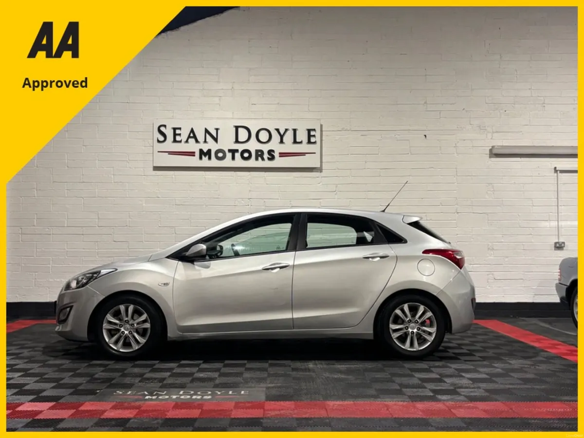 Hyundai i30 CLASSIC 5DR - Image 4