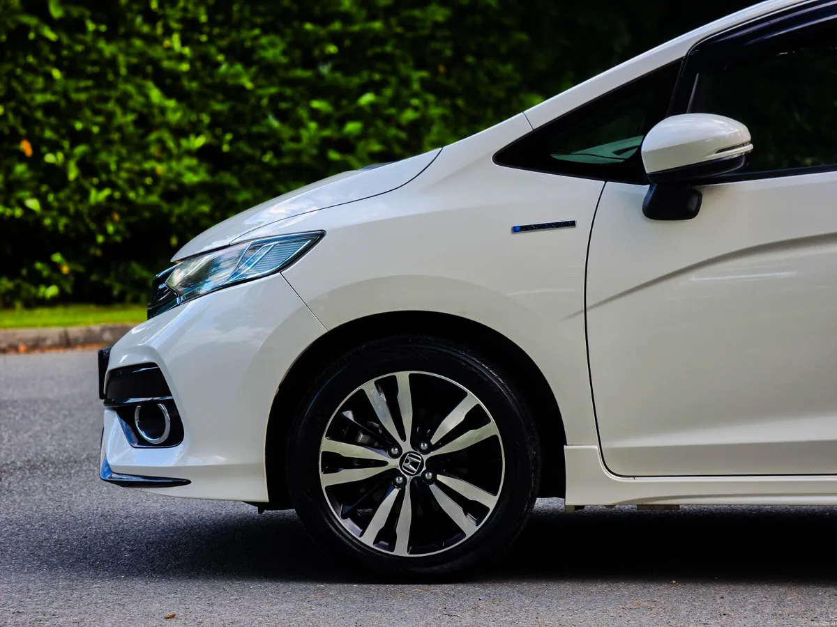 2018 Honda Fit 1.5 Petrol Hybrid Auto GP5 Topspec - Image 5