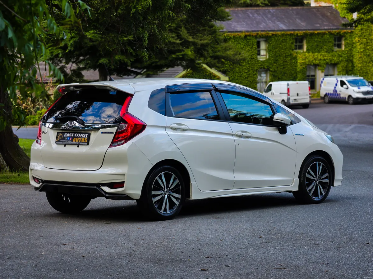 2018 Honda Fit 1.5 Petrol Hybrid Auto GP5 Topspec - Image 3