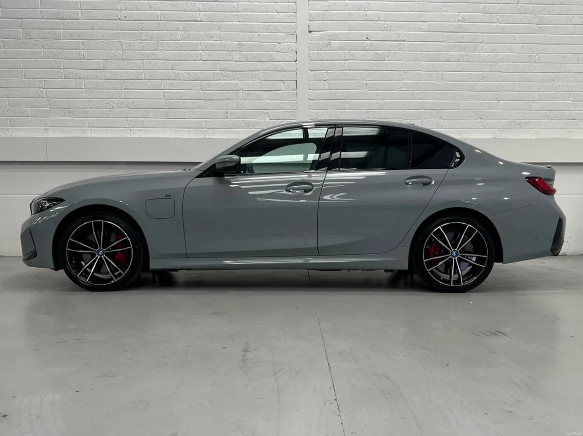 BMW 3 Series 330e M Sport Pro Pack Edition Auto - Image 4