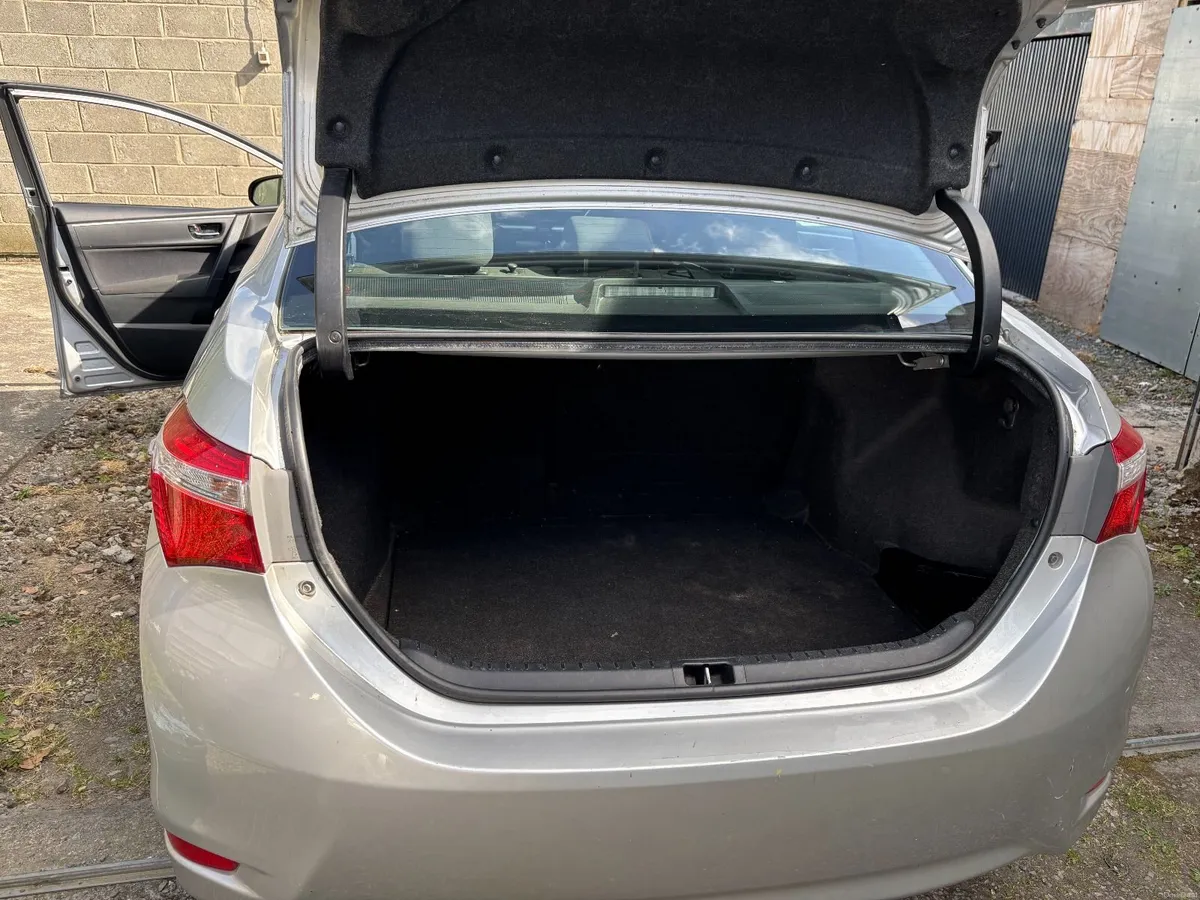 Toyota Corolla 2014 - Image 2