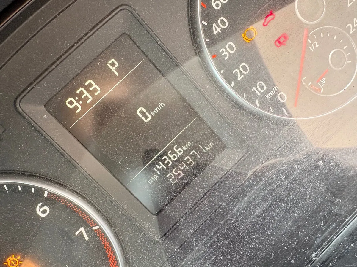 Volkswagen Touran 2012 - Image 2