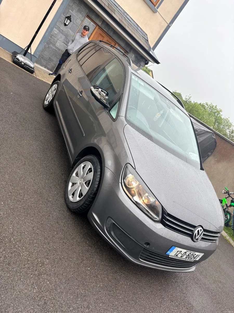Volkswagen Touran 2012 - Image 1