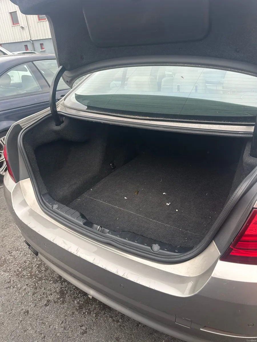 Car - Image 2