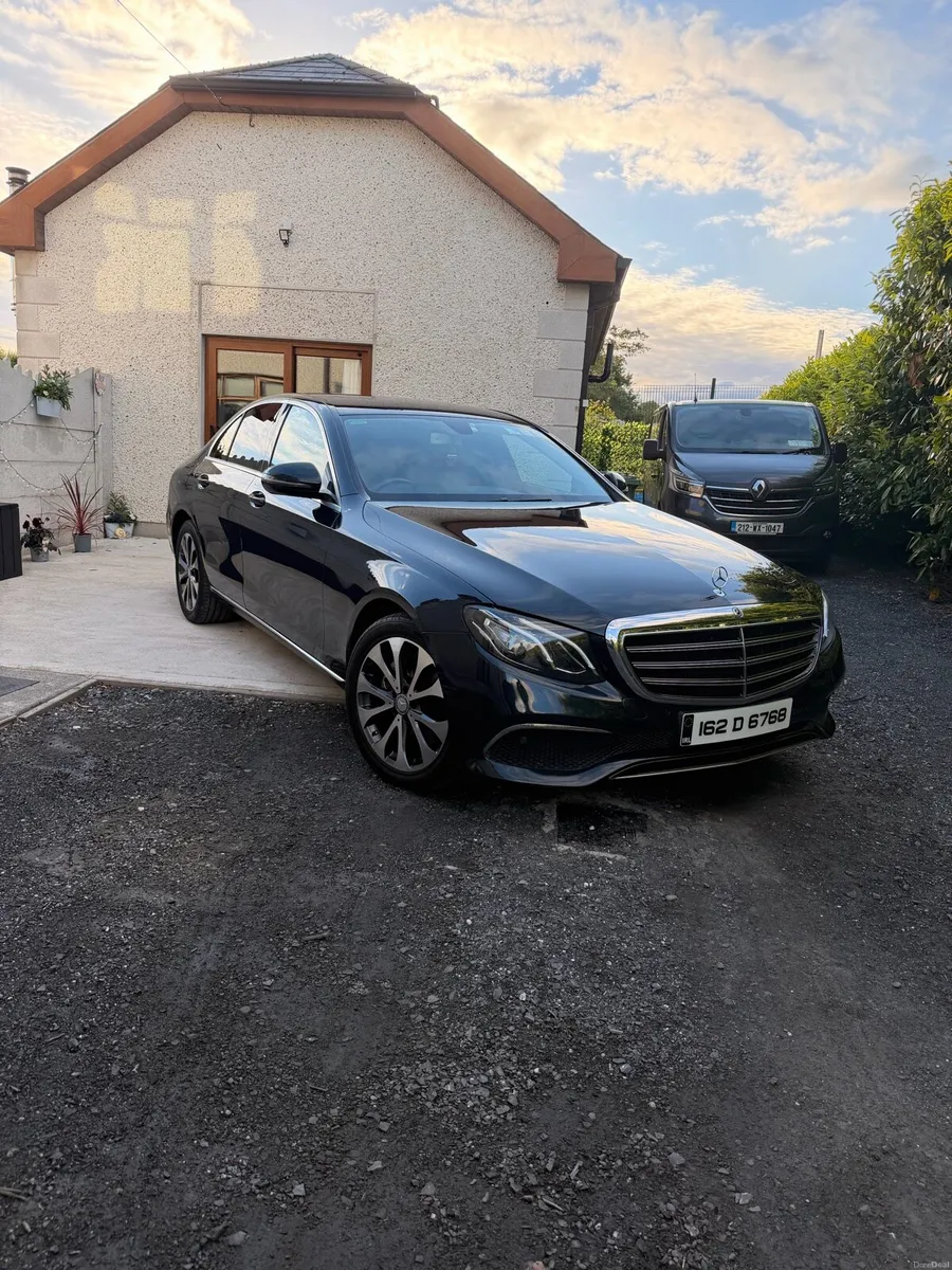 E220d Mercedes Benz - Image 1