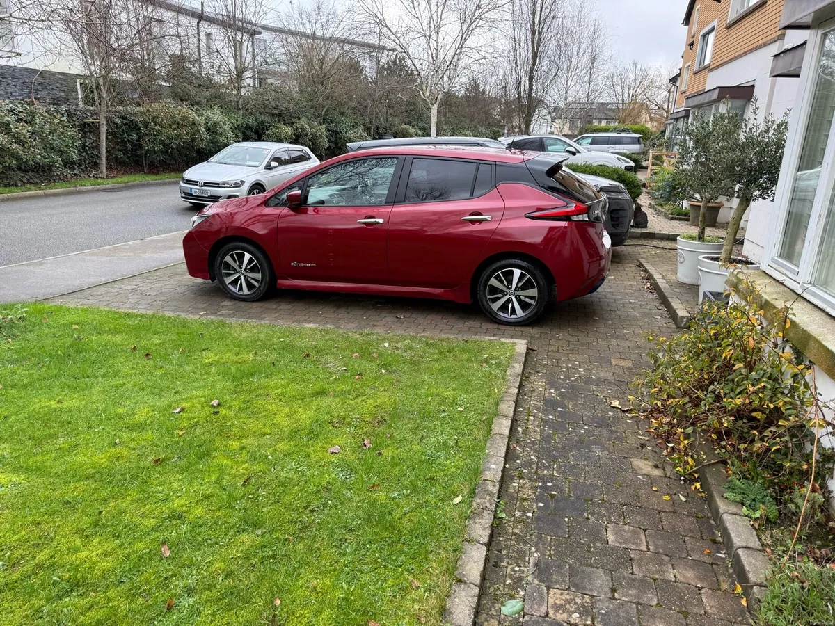 Nissan Leaf SV 40KW 5DR Auto - Image 2